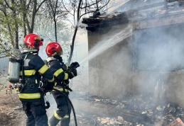 Incendiu violent produs într-o gospodărie din Corlăteni