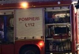 Acoperișul unei case din Dragalina a fost cuprins de flăcări noaptea trecută