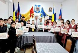 IBĂNEŞTI: Câştigătorii concursului de icoane pe pânză „Iisus-Lumina Lumii” - FOTO