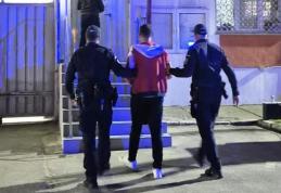 Botoșănean căutat pentru trafic şi consum de droguri, încătușat de jandarmi