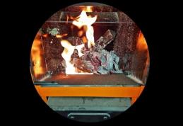 Bucătărie de vară din comuna Cordăreni cuprinsă de flăcări din cauza jarului căzut din sobă