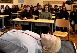 „Tehnici de resuscitare.Ghid de supraviețuire” - activitate organizată de o elevă de la Colegiul Național „Grigore Ghica” Dorohoi