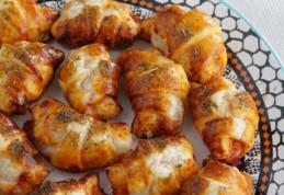 Mini croissante pizza cu șuncă și cașcaval