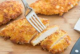 Șnițel din piept de pui cu parmezan