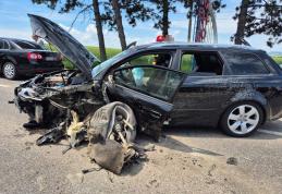 Accident la ieșirea din Dorohoi: Două persoane rănite în urma impactului dintre trei autoturisme - FOTO