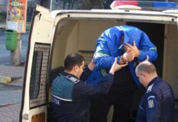 Tânăr reținut după ce a condus o mașină cu numere false și a provocat un accident cu două victime