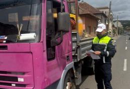 Acțiune a polițiștilor rutieri pentru verificarea transportatorilor