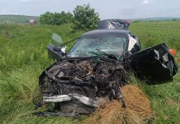 Tânără rănită și rămasă încarcerată după impactul dintre trenul Iași – Dorohoi și o mașină