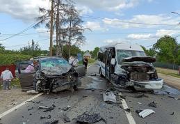 Accident cu multiple victime la Văculești în urma impactului dintre un autoturism și un microbuz de transport persoane