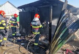 Bucătărie de vară cuprinsă de flăcări la Dumeni
