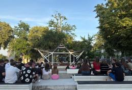 Seară de film în aer liber la Colegiul Național „Grigore Ghica”: Un eveniment de neuitat pentru elevi