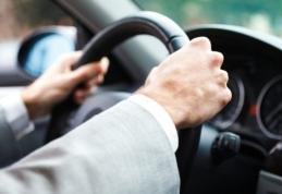 Depistat la volanul unui autoturism cu numere expirate în urmă cu trei luni