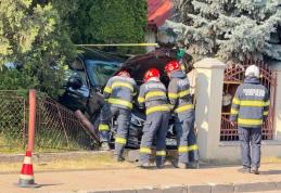 Pericol de explozie la Botoșani! Conductă de gaze distrusă de o mașină scăpată de sub control - FOTO