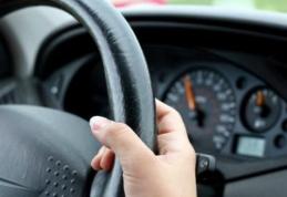 Depistat fără permis și la volanul unui autoturism neînmatriculat