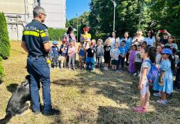 „Siguranța nu intră în vacanță!” - Activitate preventivă desfășurată depolițiștii din Dorohoi cu copiii unei grădinițe - FOTO