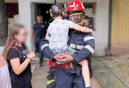 FOC într-o garsonieră dintr-un bloc din municipiul Botoșani. O bătrână de 74 de ani și un minor, evacuați de pompieri - FOTO