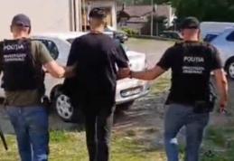 Doi tineri din Dorohoi prinși imediat după ce au spart un magazin