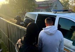 Botoșănean ridicat de acasă în cătușe și dus la Penitenciarul Botoșani