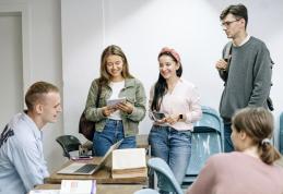 Guvernul nu mai plătește burse pentru studenți în timpul vacanțelor și le taie complet pentru cei la taxă