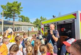 Pompieri pentru o zi – Peste 90 de copii din comuna Hilișeu-Horia au descoperit tainele meseriei de salvator