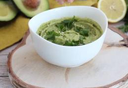 Humus cu avocado