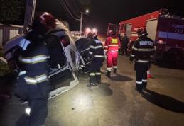 Accident rutier la Corni. O mașină s-a răsturnat în șanț