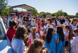 Pompierii botoșăneni, din nou aproape de comunitate: lecții de siguranță pentru copii și adulți la Frumușica - FOTO