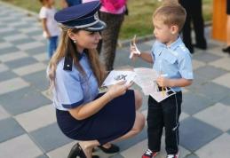 Polițiștii botoșăneni, alături de elevi la începerea anului școlar