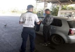 A mințit că nu va conduce în România, dar a fost prins la volan la intrarea în țară