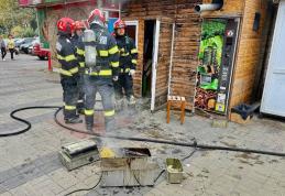 Incendiu la o shaormerie din Botoșani. O tânără de 19 ani, angajată a shaormeriei, a ajuns la spital - FOTO