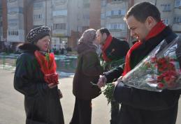 PSD Dorohoi a oferit flori femeilor de 8 Martie