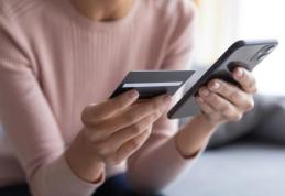 O nouă fraudă pe WhatsApp. Poliția avertizează: Escrocii folosesc fotografii reale și numere de telefon false