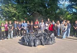 Activitate de ecologizare desfășurată de Colegiul Național „Grigore Ghica” Dorohoi - FOTO