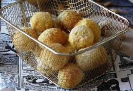 Biluțe de mozzarella în friteuza cu aer