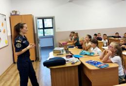 Polițiștii de siguranță școlară - Activități de informare și prevenire în prima lună a anului școlar