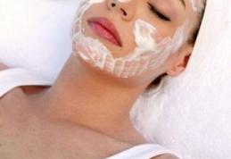 Greșeli de înfrumusețare care îți irită tenul