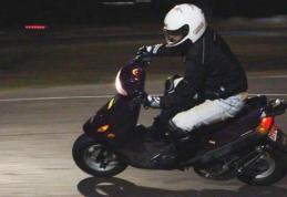 Depistat la volanul unui moped, deși nu poseda permis de conducere
