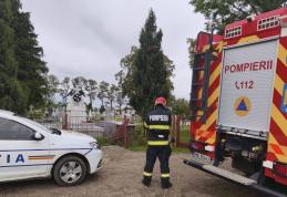 Bărbat salvat de pompieri după ce un mal de pământ s-a prăbușit peste el în comuna Hudești