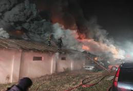 Pompierii botoșăneni, în sprijinul colegilor din Suceava la un incendiu izbucnit în comuna Dumbrăveni