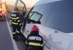 Accident rutier între un autoturism și un microbuz în comuna Stăuceni