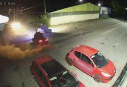 Geamurile mașinilor unei firme din Botoșani, distruse de niște teribiliști care au făcut drifturi cu ATV-urile pe pietriș