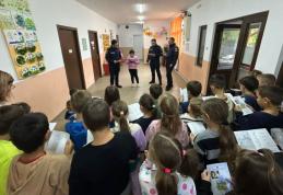 Polițiștii din cadrul Biroului pentru Protecția Animalelor alături de copii, în săptămâna „Școala altfel”
