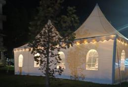 Amendă aplicată de polițiștii locali dorohoieni pentru amplasarea a doua corturi pe domeniul public