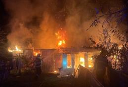 Un bărbat din Coțușca a rămas fără acoperiș deasupra capului în urma unui incendiu