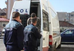Arestat preventiv 30 de zile pentru tentativă de omor, după ce a lovit cu toporul un vecin