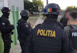 Percheziții la Corlăteni, în urma unei postări pe o rețea de socializare. Armă și muniție ridicate de polițiști