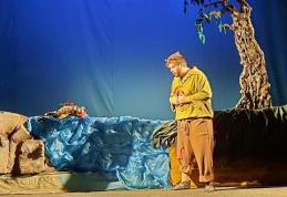 „Povestea peştişorului de aur”, un spectacol cu actori şi păpuşi