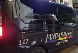 Un tânăr de 20 de ani a încercat să fugă de jandarmii botoșăneni după ce a aruncat două plicuri cu droguri
