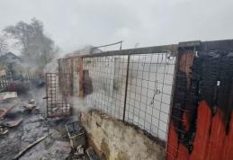 Incendiu într-o gospodărie din comuna Gorbănești: Trei anexe distruse de flăcări