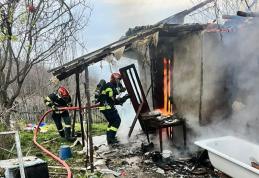 Bărbat din Pădureni ajuns la spital cu arsuri în urma unui incendiu care i-a cuprins casa